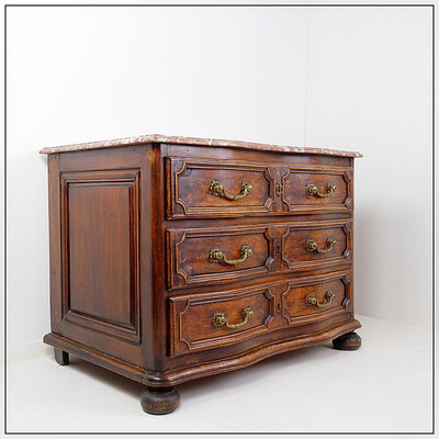 18th century Italian mahogany chest of drawers, with three drawers and  floral marquetry inlay, 138cm