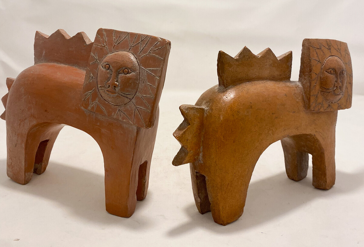 2 stylized lions book holders in ceramic