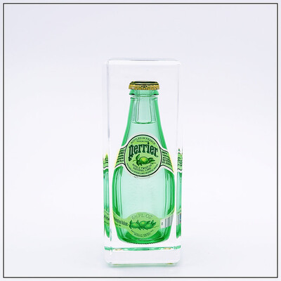 https://www.viaantica.be/galleries/advertising-paperweight-perrier-bottle-encased-in-lucite-acrylic-1970s-19353181-en-thumb.jpg