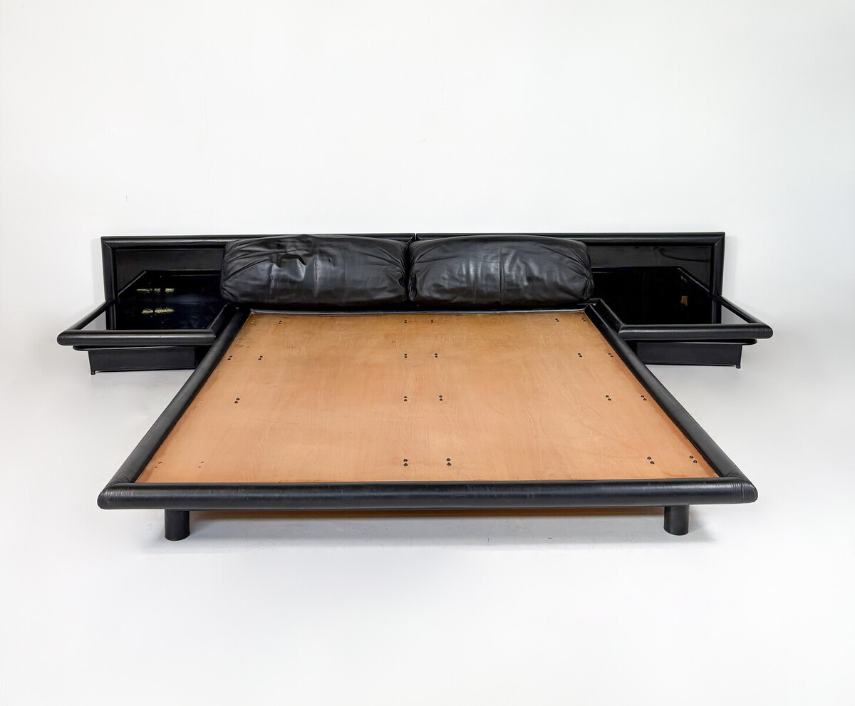 Afra & Tobia Scarpa Black Leather Bed Model Morna for Molteni, Italy, 1972