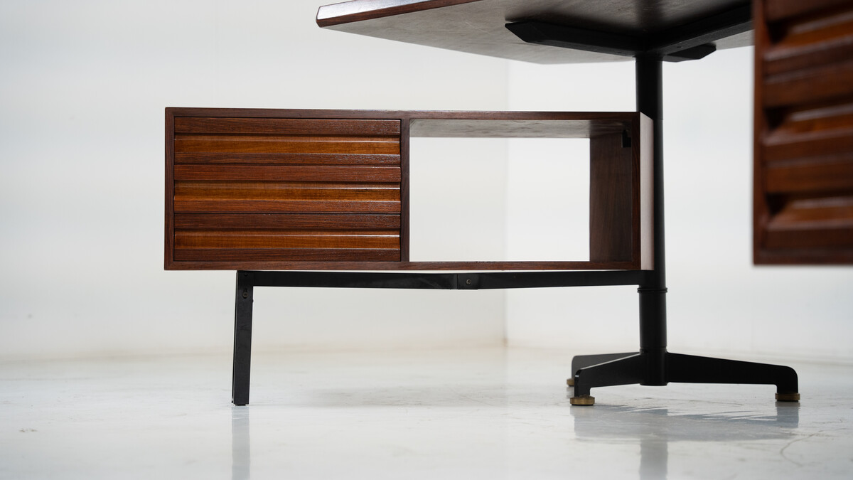 Boomerang T96 Desk by Osvaldo Borsani for Tecno, Italy, 1960s