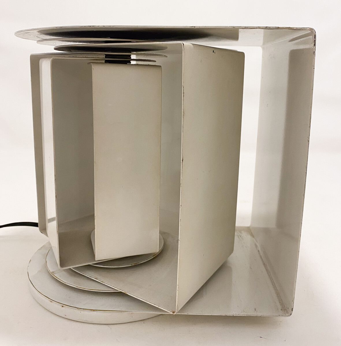 GABRIELE D'ALI for Francesconi Brescia, table lamp, aluminium, designed 1965, Italy.