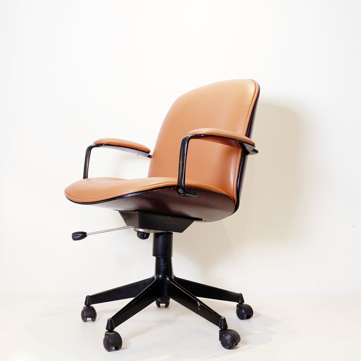 Ico Parisi Terni swivel desk chair by MIM Roma, Italy 1960 - New Leather Upholstery