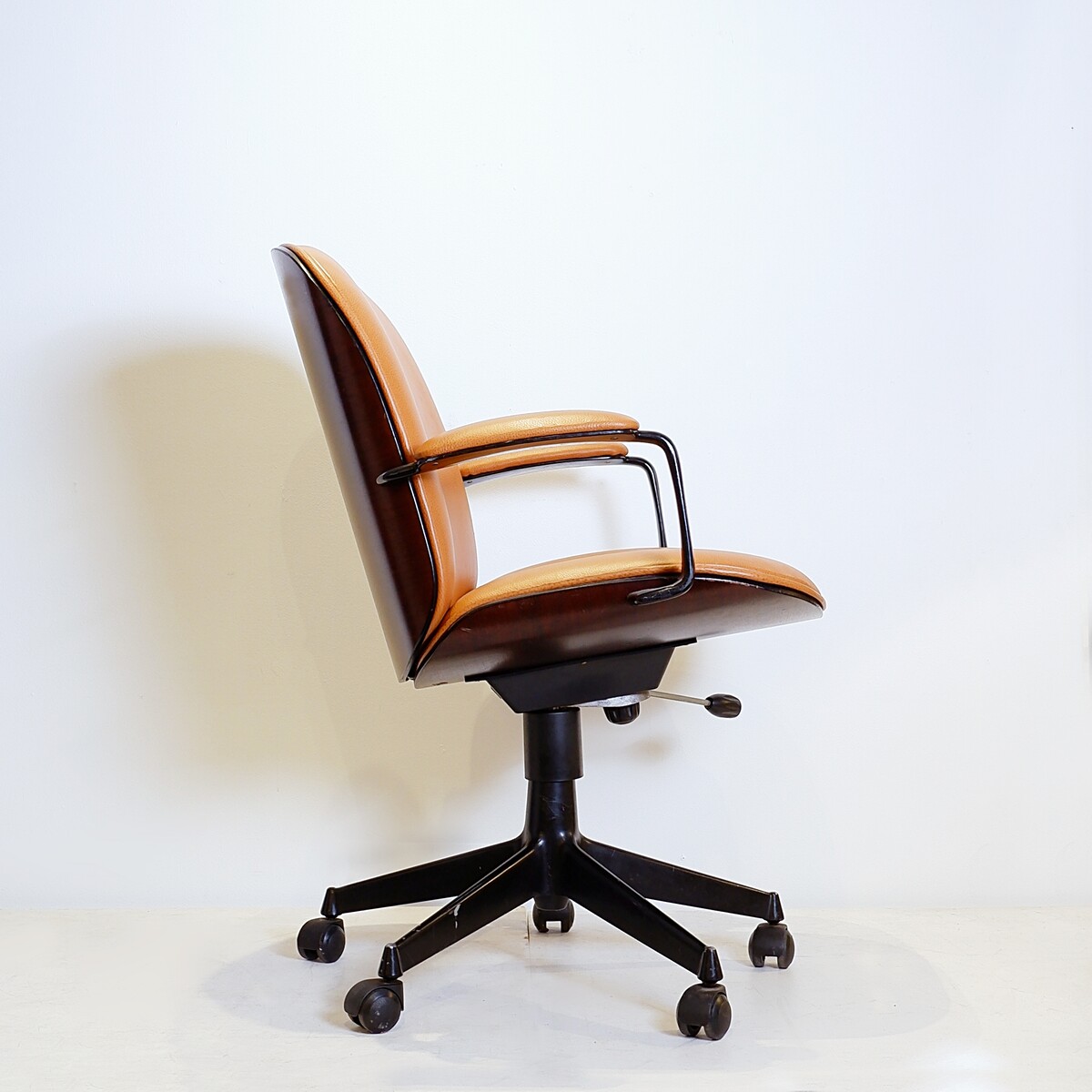 Ico Parisi Terni swivel desk chair by MIM Roma, Italy 1960 - New Leather Upholstery