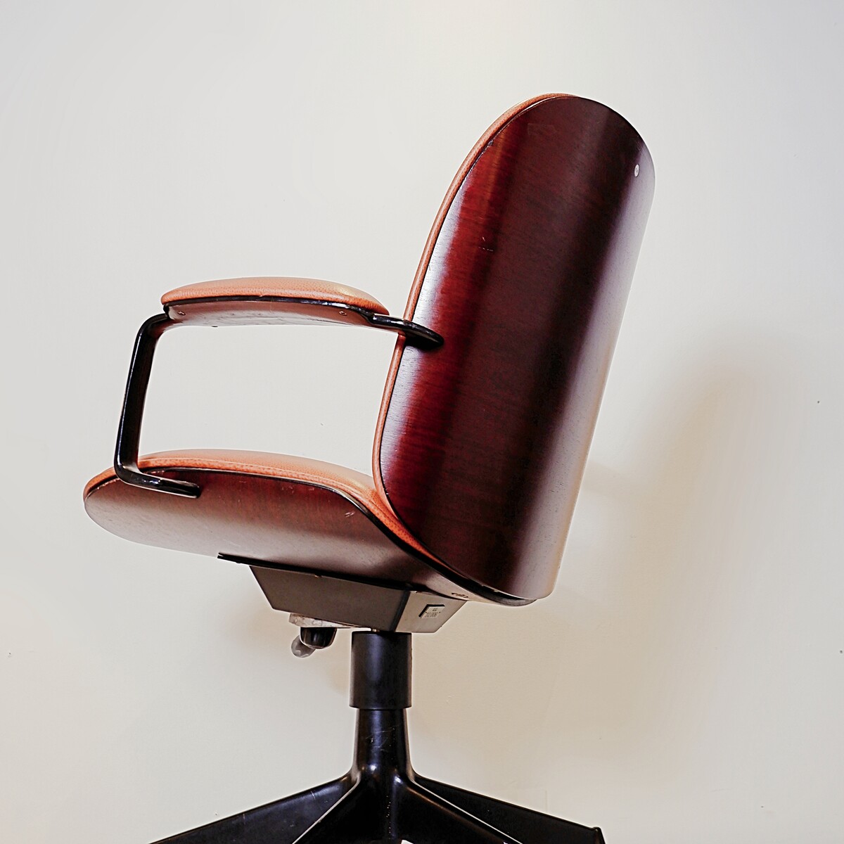 Ico Parisi Terni swivel desk chair by MIM Roma, Italy 1960 - New Leather Upholstery