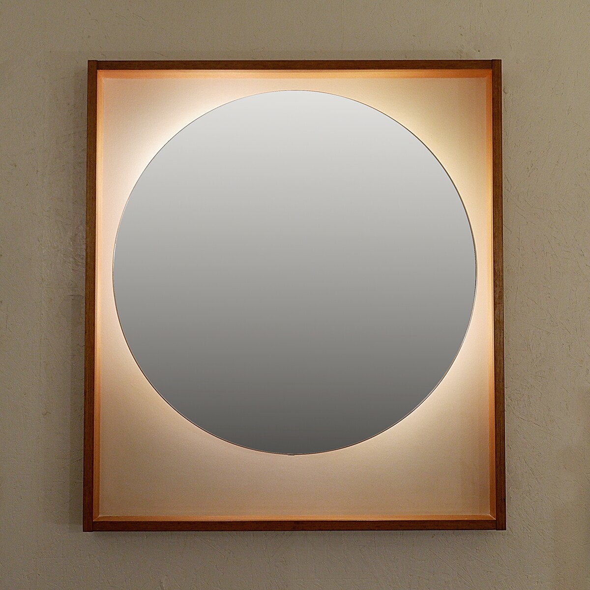 large illuminated round mirror with teak frame 