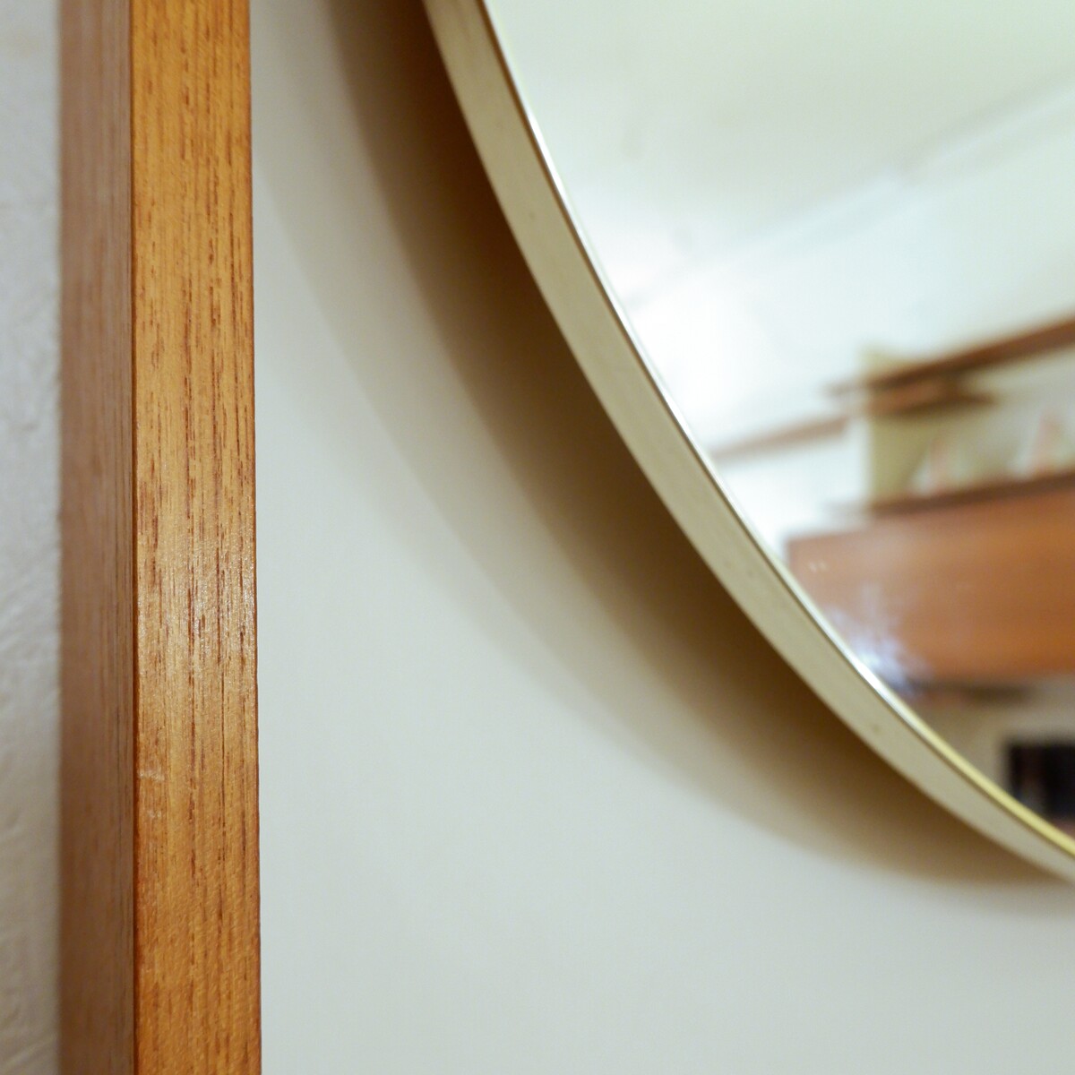 large illuminated round mirror with teak frame 