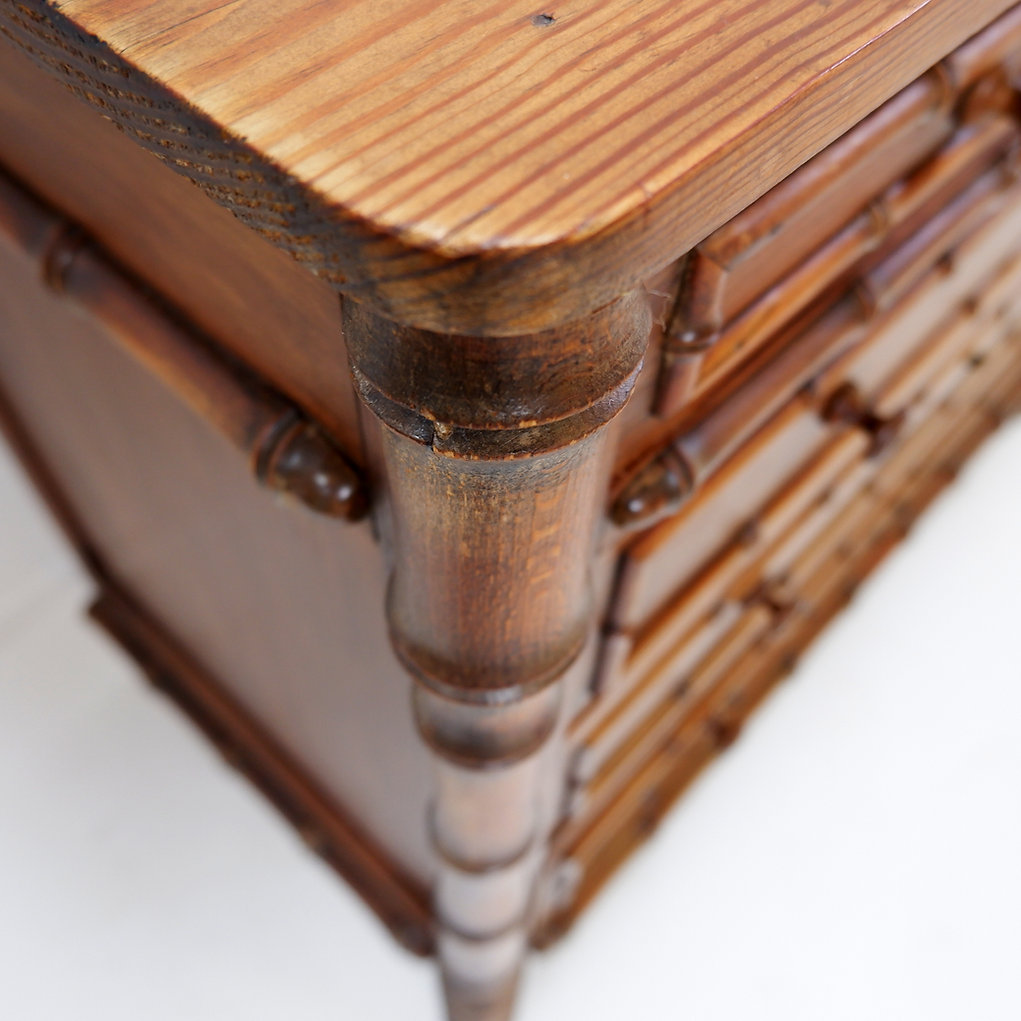 Late 19th century chest of drawers 