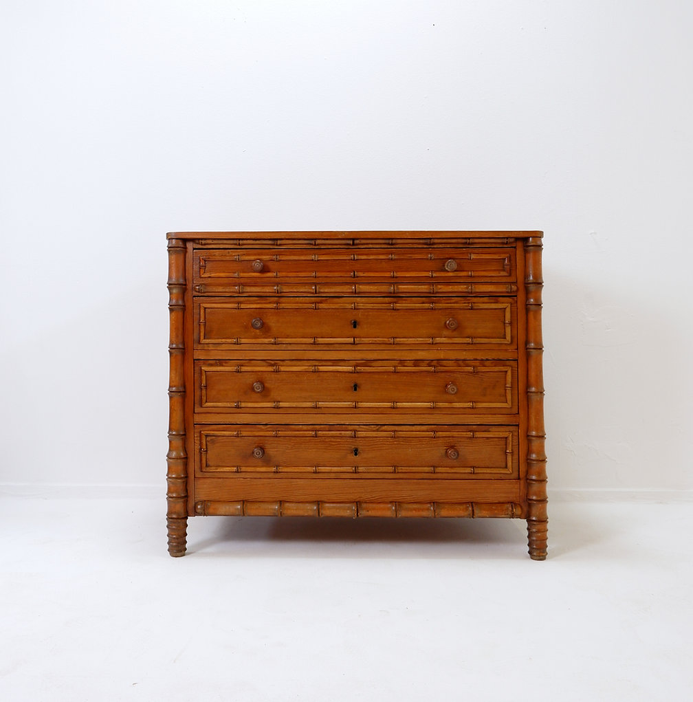 Late 19th century chest of drawers 