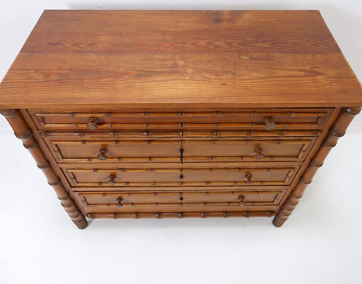 Late 19th century chest of drawers 