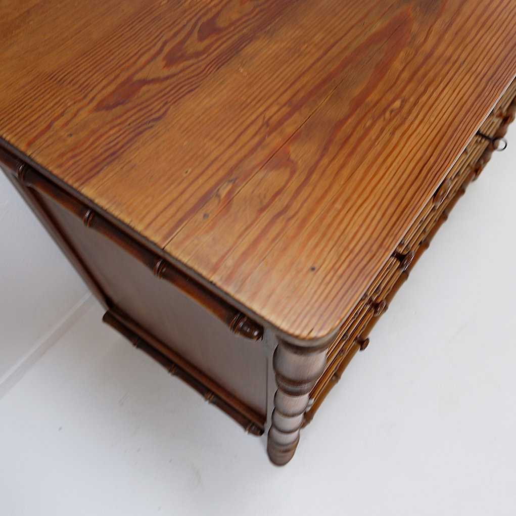 Late 19th century chest of drawers 