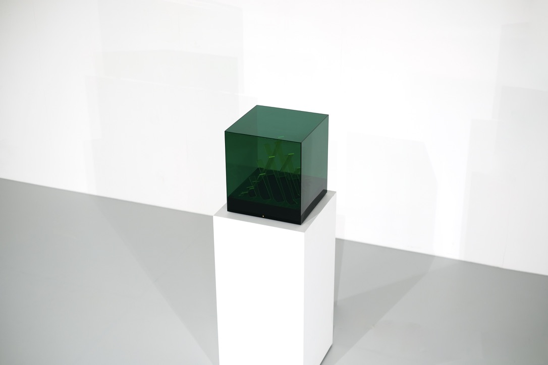  Light Kinetic Cubo di Teo by James Rivière, Italy 1970's.