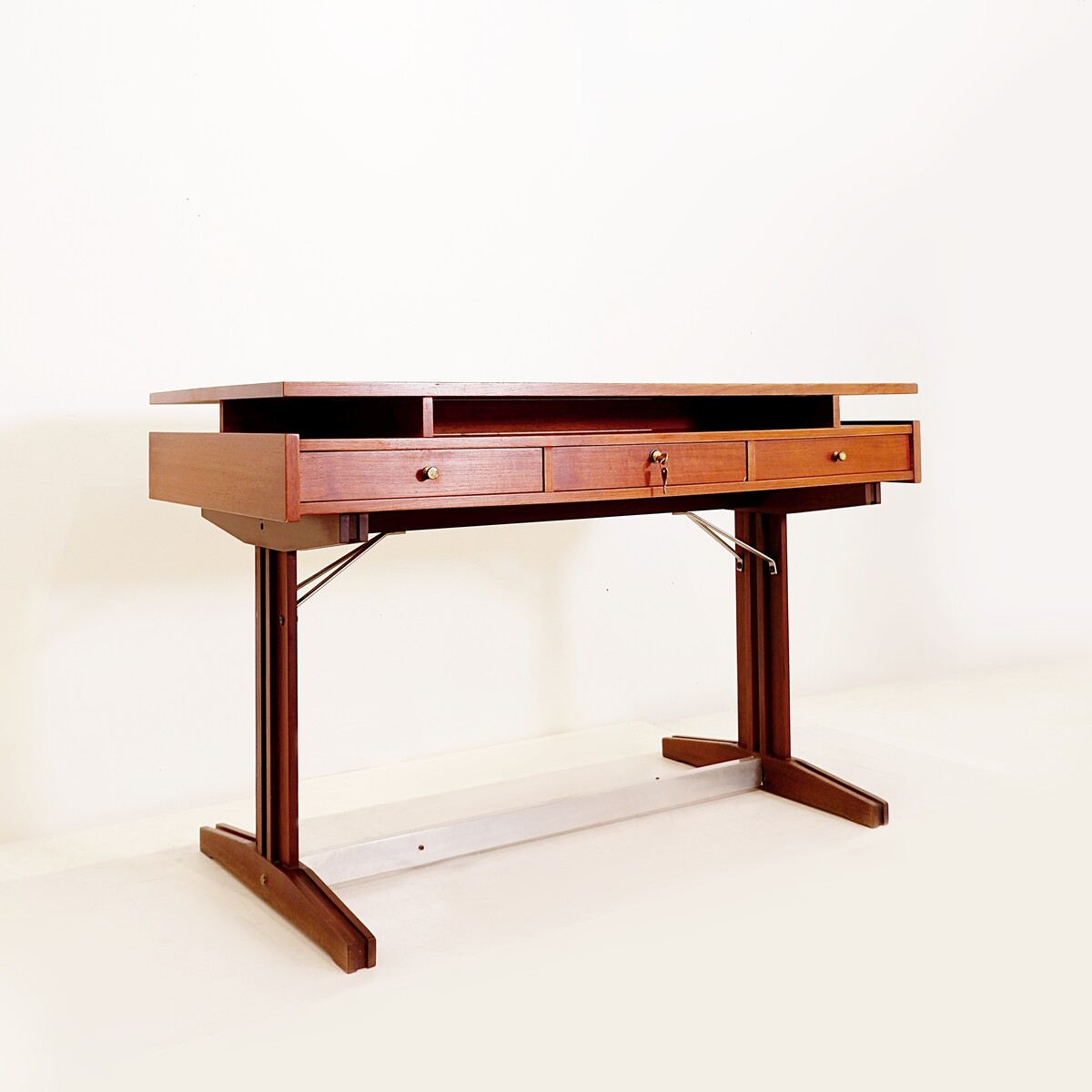 Mid-Century Italian Gianfranco Frattini For Bernini Desk