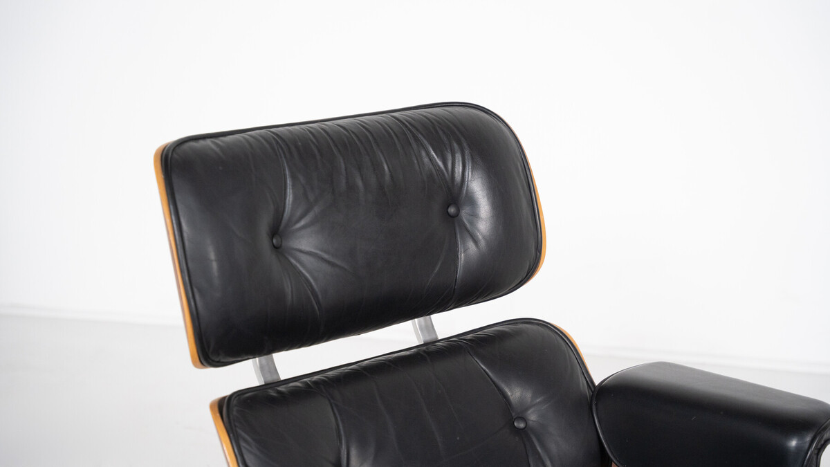 Mid-Century Lounge Chair and Ottoman by Charles & Ray Eames, 1980s