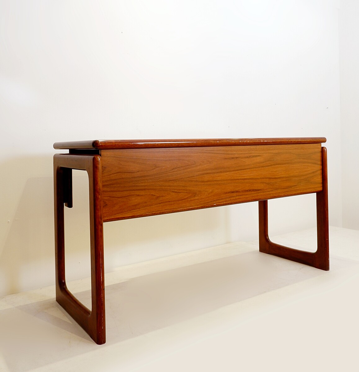 Mid century Modern Dyrlund Desk - Denmark 1960s