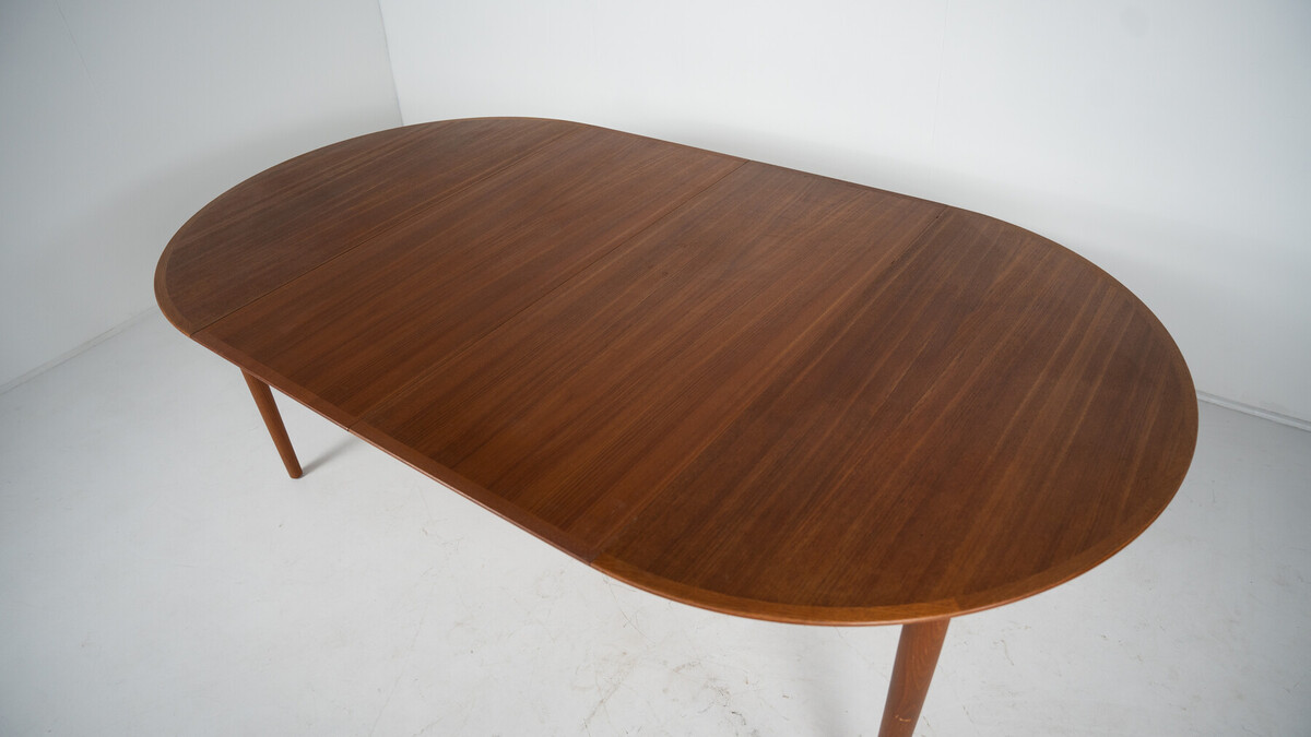 Mid-Century Modern Extendable Dining Table