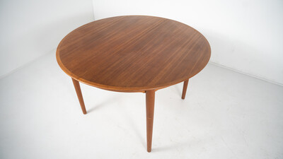 Mid-Century Modern Extendable Dining Table