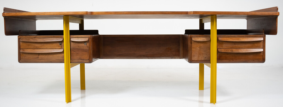 Mid-Century-Modern Italian wooden desk in walnut and metal, Italy, 1960