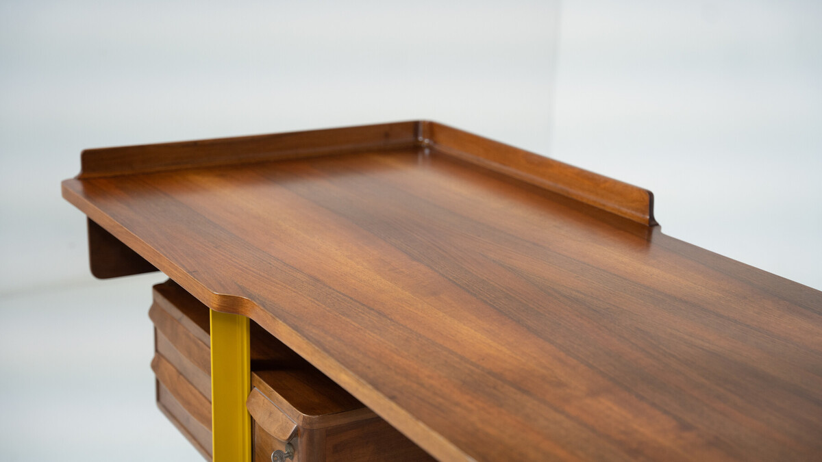 Mid-Century-Modern Italian wooden desk in walnut and metal, Italy, 1960