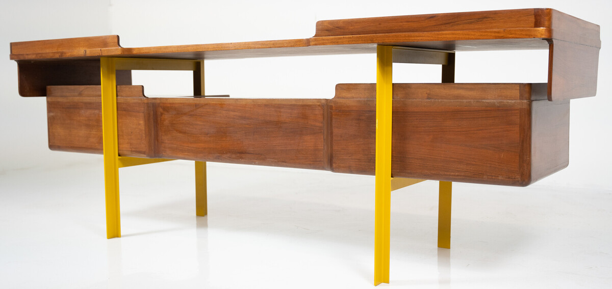 Mid-Century-Modern Italian wooden desk in walnut and metal, Italy, 1960