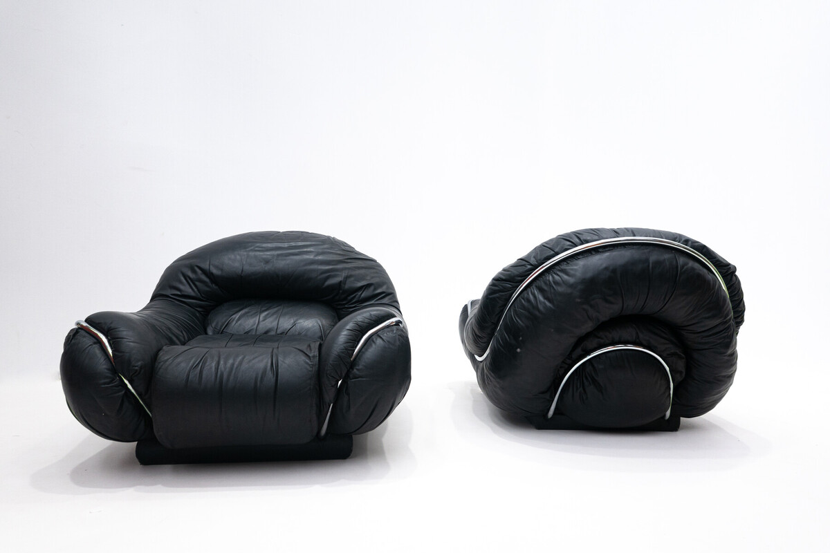 								 Mid-Century Modern Pair of Italian Black Leather Armchairs, 1960s
