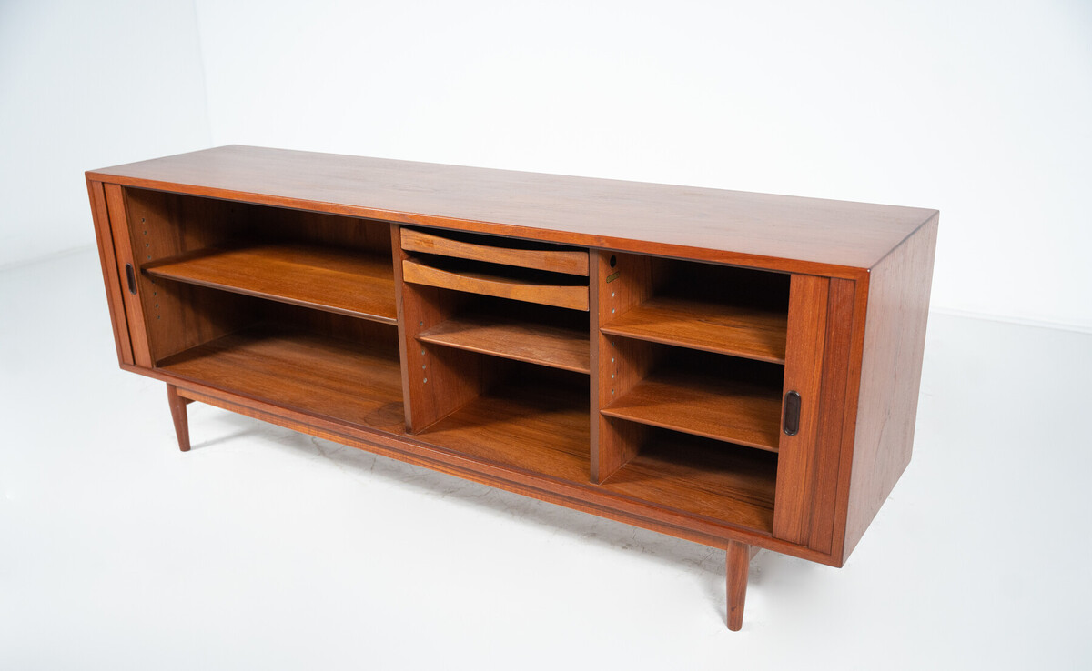 Mid-Century Modern Sideboard Model 37 by Arne Vodder, Sibast