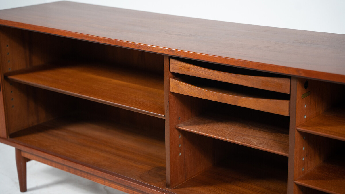 Mid-Century Modern Sideboard Model 37 by Arne Vodder, Sibast