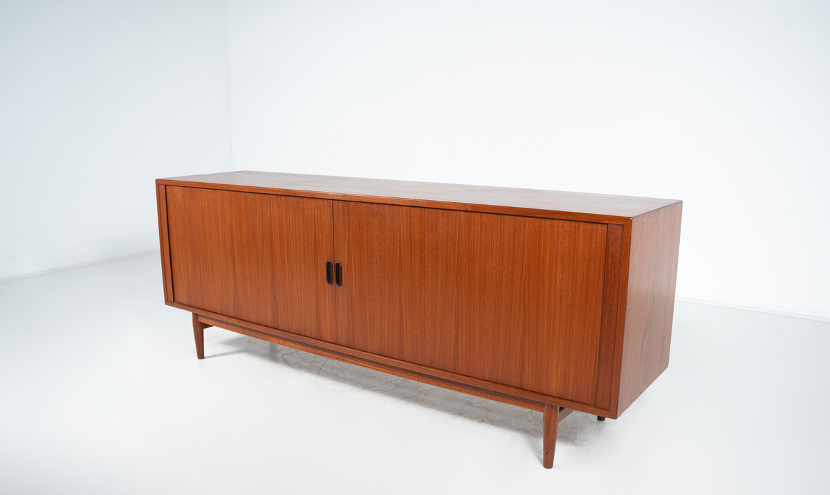 Mid-Century Modern Sideboard Model 37 by Arne Vodder, Sibast