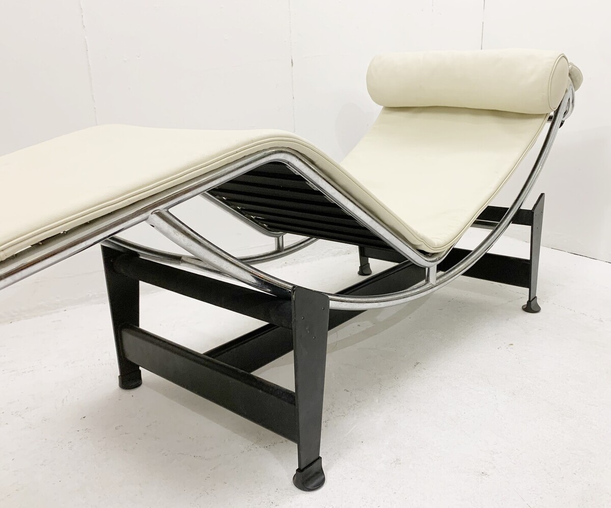Vintage Lc4 lounge chair by Le Corbusier, Pierre Jeanneret and