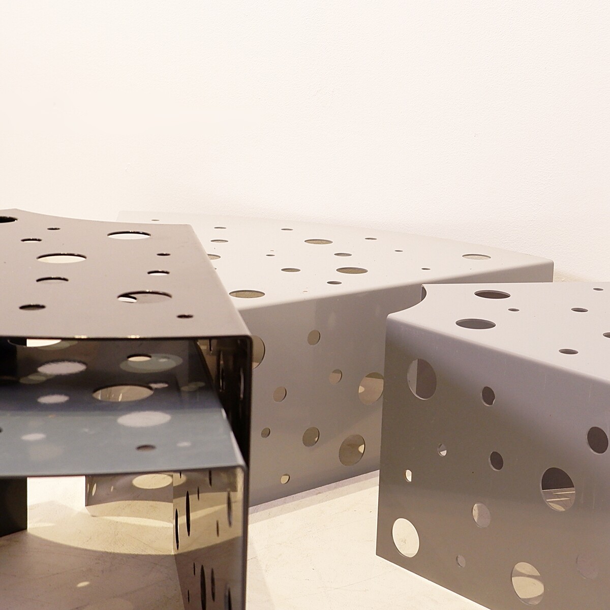 Modular indoor and outdoor coffee tables in gray gradient lacquered metal