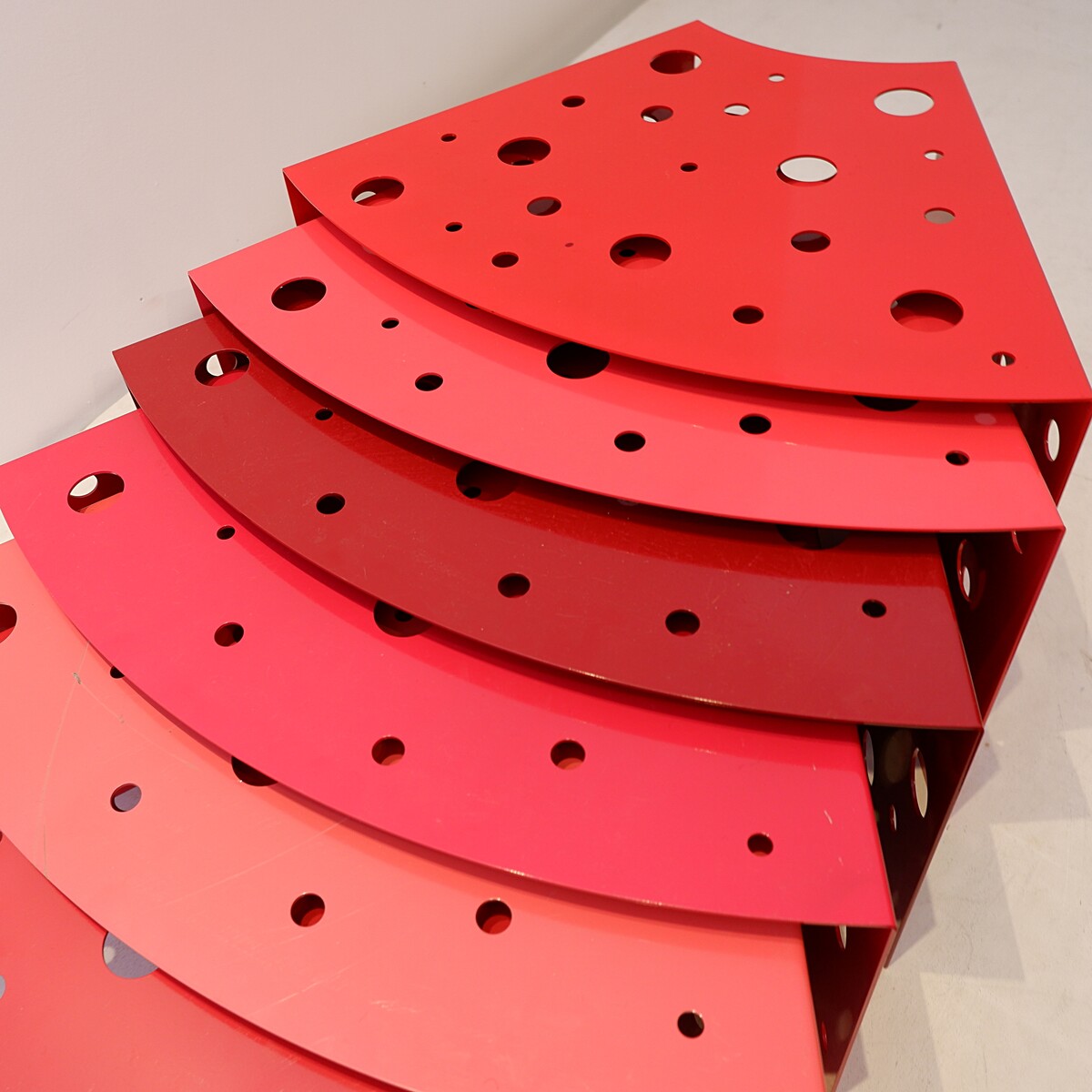 Modular indoor and outdoor coffee tables in red gradient lacquered metal