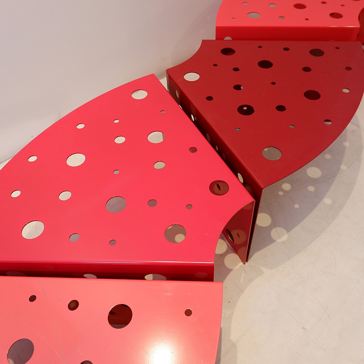 Modular indoor and outdoor coffee tables in red gradient lacquered metal