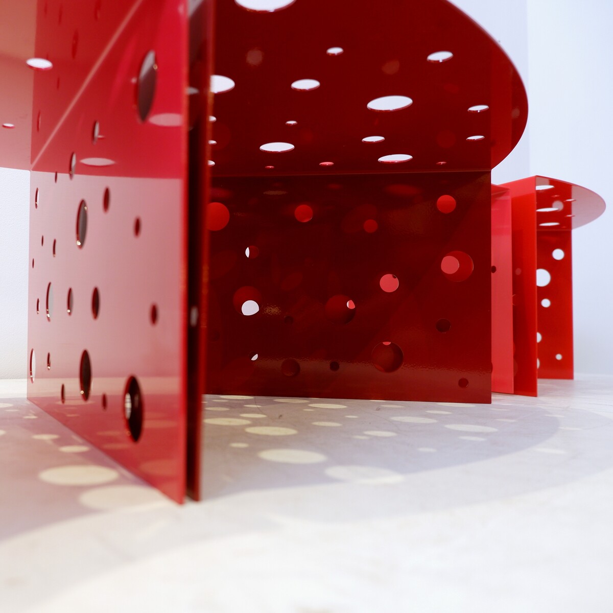 Modular indoor and outdoor coffee tables in red gradient lacquered metal