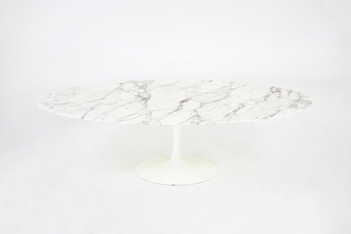 Oval Dining table by Eero Saarinen for Knoll International