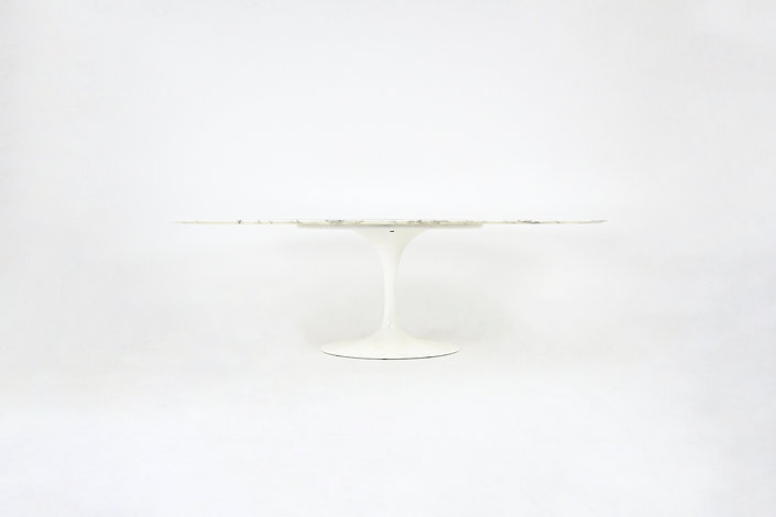 Oval Dining table by Eero Saarinen for Knoll International