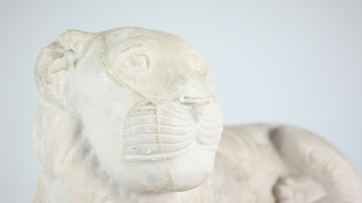 Reclining lion, vintage reproduction in plaster, France, 1970's