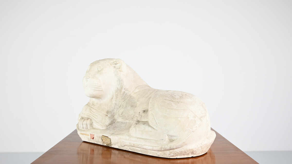 Reclining lion, vintage reproduction in plaster, France, 1970's