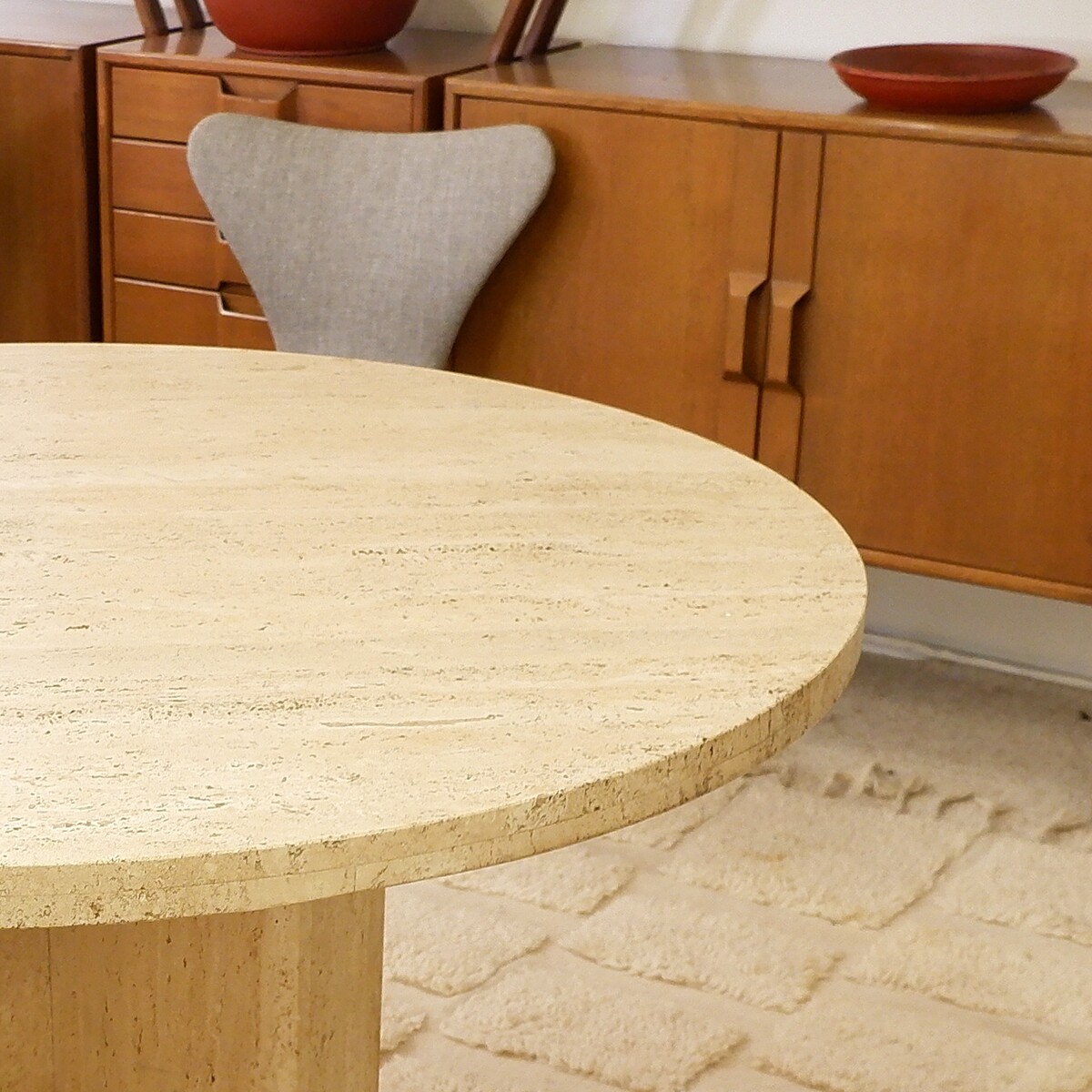 Round travertine dining table - Ø 123cm