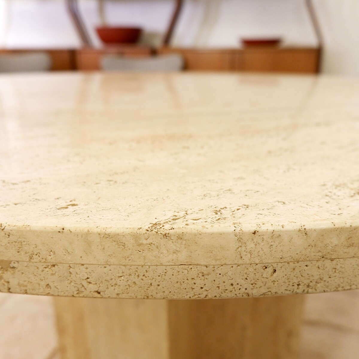 Round travertine dining table - Ø 123cm