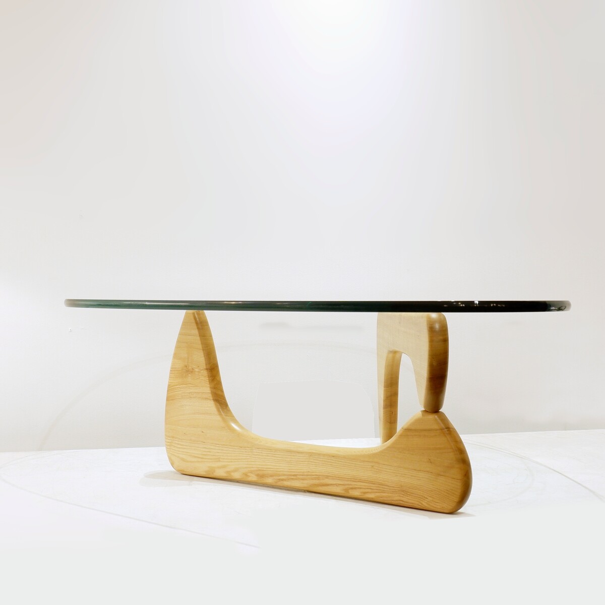 Sculptural coffee table in the style of Isamu Noguchi 