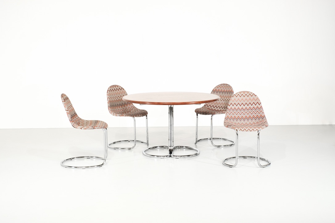 Set consisting of a “Maia” model table in wood on a chromed steel frame and a series of 4 Missoni-style fabric chairs. Designed by Giotto Stoppino and produced Bernini, Italy 1970s.