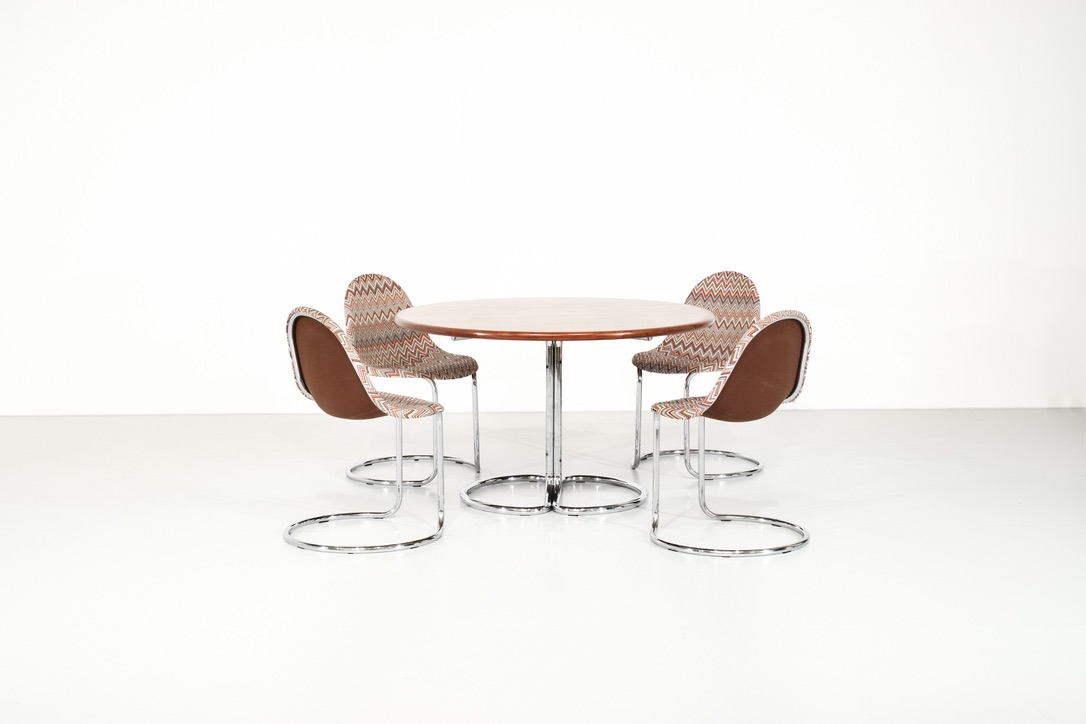 Set consisting of a “Maia” model table in wood on a chromed steel frame and a series of 4 Missoni-style fabric chairs. Designed by Giotto Stoppino and produced Bernini, Italy 1970s.