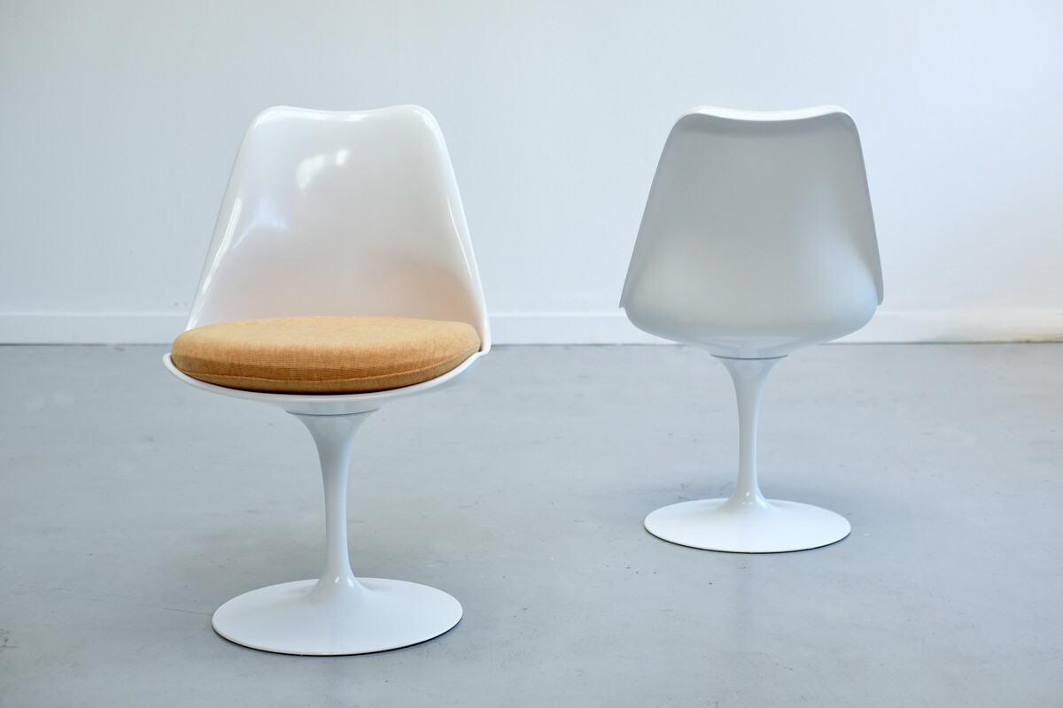 Set of 8 pivoting tulip chairs by Eero Saarinen for Knoll International - 1960s