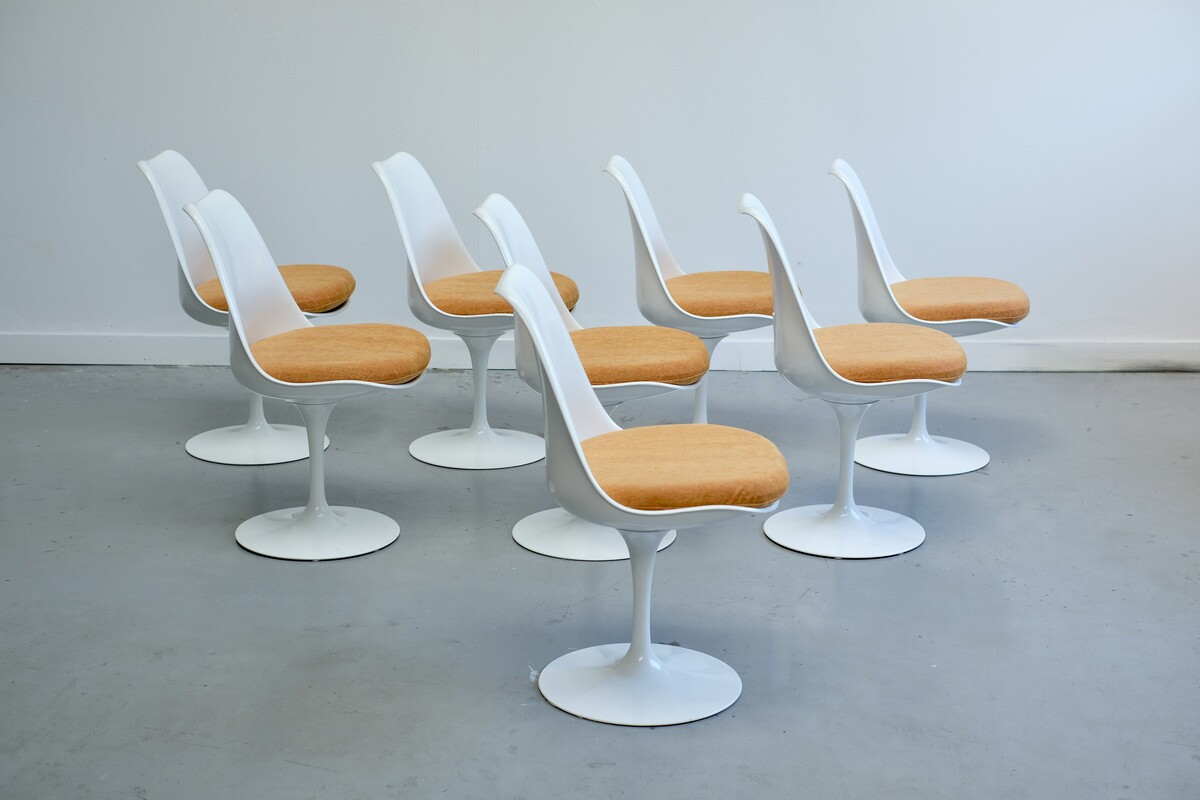 Set of 8 pivoting tulip chairs by Eero Saarinen for Knoll International - 1960s