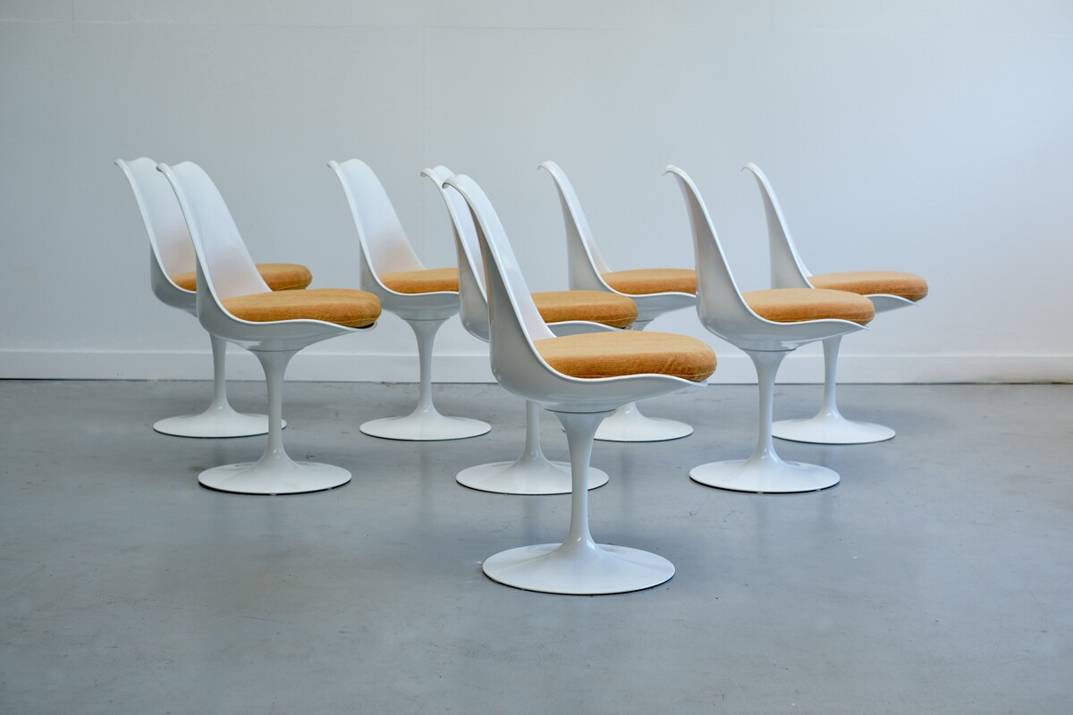 Set of 8 pivoting tulip chairs by Eero Saarinen for Knoll International - 1960s