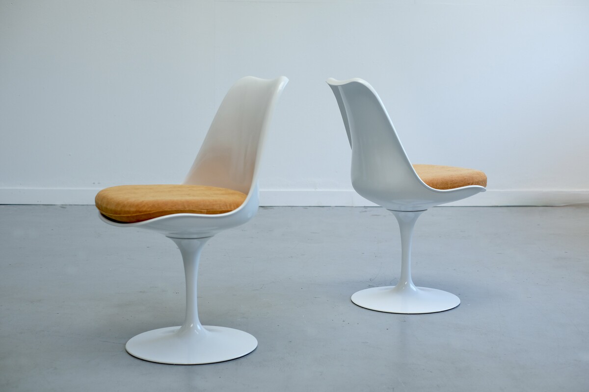 Set of 8 pivoting tulip chairs by Eero Saarinen for Knoll International - 1960s