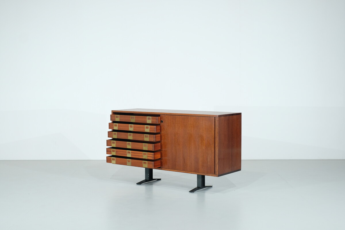 Small sideboard SE3 by Osvaldo Borsani forTecno - 1960s