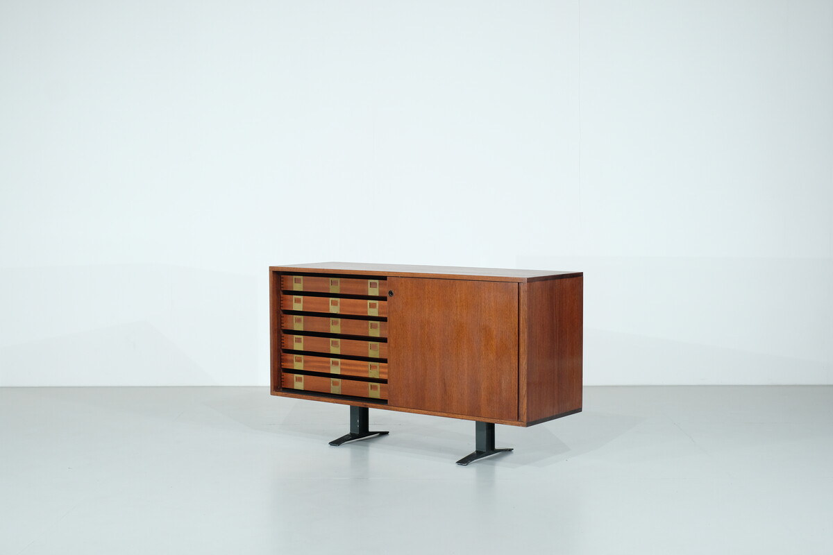 Small sideboard SE3 by Osvaldo Borsani forTecno - 1960s