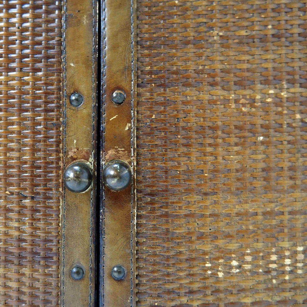 Vintage 2 doors sideboard with ball feet 