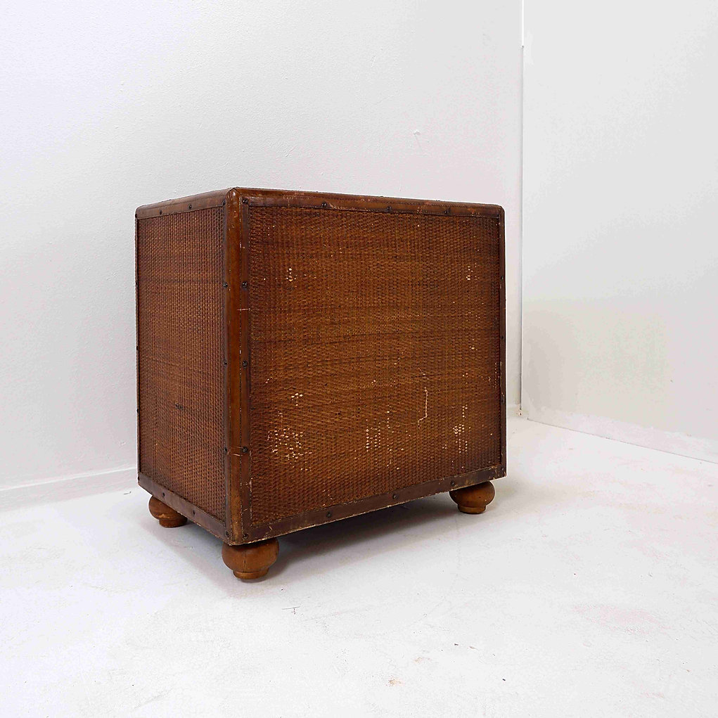 Vintage 2 doors sideboard with ball feet 